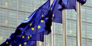 Τα τρία σενάρια για τα ευρωομόλογα που εξετάζει η Κομισιόν