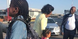 Η κ. Antoinette Sassou Nguesso έφτασε στο νησί για να απολαύσει τις διακοπές της στη Χερσόνησο