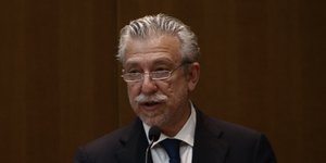 O Σταύρος Κοντονής/ Φωτογραφία intime
