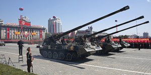 Διαφορετική φέτος η παρέλαση στη Β. Κορέα (Φωτογραφία: AP/ Ng Han Guan)