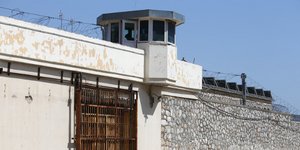 Σωφρονιστικοί υπάλληλοι υπέρ της άδειας στον Κουφοντίνα /Φωτογραφία: Intime News