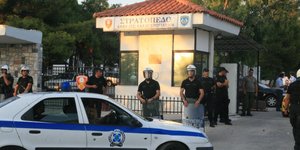 Άγριος καυγάς μεταξύ μεταναστών στο κέντρο κράτησης στην Κόρινθο