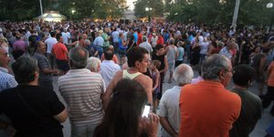 Ένταση και επεισόδια για άλλη μία μέρα στην Κόρινθο για τους μετανάστες