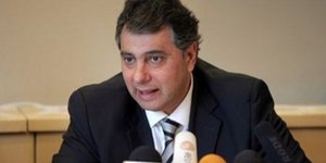 Νέα βόμβα των εμπόρων: Η Τρόικα πιέζει για μείωση μισθών έως και 32%