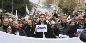 Μαζική διαδήλωση στην Κορσική (Φωτογραφία: AP/ Raphael Poletti)
