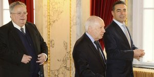 Στιγμιότυπο από τη συνάντηση Κοτζιά