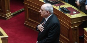 Η ορκωμοσία του Τέρενς Κουίκ -Φωτογραφία: EUROKINISSI/ ΧΡΗΣΤΟΣ ΜΠΟΝΗΣ