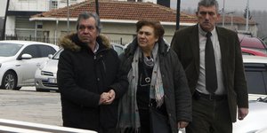 Οι γονείς του Δημήτρη Κούκλατζη (Φωτογραφία: AP/ Ergin Yildiz)