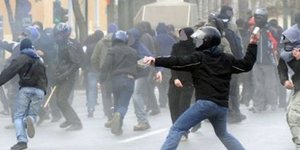 Τα έκαναν γυαλιά-καρφιά κουκουλοφόροι στο Νομικό Συμβούλιο του Κράτους