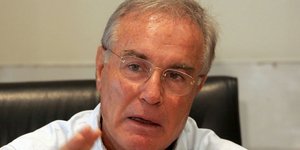 Προσπαθεί να δικαιολογήσει τα... αδικαιολόγητα ο Κουλούρης