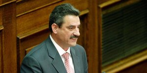 Κουράκος: Δεν δέχομαι υποδείξεις από την Πιπιλή που κόλλαγε ένσημα στη Χούντα