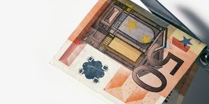 Σκληρό πόκερ για το κούρεμα - Μας εκβιάζουν με χρεοκοπία