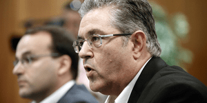 «Μποτιλιάρισμα» στο άντρο του Μπουτάρη: Κουτσούμπας και Τσίπρας αμήχανοι περιμέν