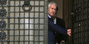 Ψήφο ανοχής ή αλλαγή πρωθυπουργού τα δύο σενάρια που εισηγούνται στον Φώτη Κουβέ