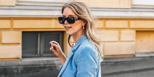 Γυναίκα ποζάρει στον φακό/Φωτογραφία Instagram @H&M