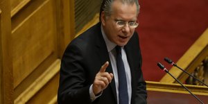 Ο Γιώργος Κουμουτσάκος στο βήμα της Βουλής / Φωτογραφία: EUROKINISSI