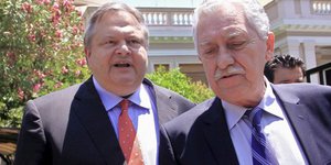 Ομοβροντία κομμάτων κατά της πρόσκλησης Τζιτζικώστα προς τη Χρυσή Αυγή να συμμετ