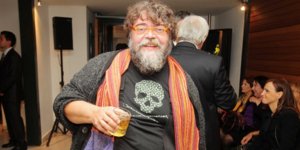«Αχταρμά γυφτοβυζαντινού μεικαπ» αποκαλεί ο Κραουνάκης τον φιλο-Χρυσαυγίτη Πέτρο