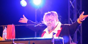 Ο γνωστός συνθέτης εν δράσει στη Λαχαναγορά / Φωτογραφία: NDP