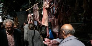 Κορυφώνεται η κίνηση στην πασχαλινή αγορά /Φωτογραφία: Sooc