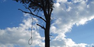 Βρέθηκε κρεμασμένος από δέντρο στην Κορινθία πρώην τραπεζικός υπαλληλος