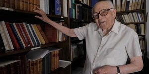 Εμμανουήλ Κριαράς: Είμαστε τραγικές μορφές -Στη ζωή μου έκαμα αυτό που θεωρούσα