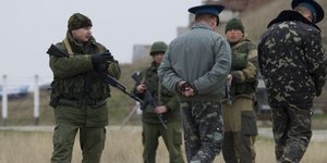 Επικίνδυνη κλιμάκωση στην Κριμαία:Οι Ρώσοι κατέλαβαν ακόμη μια ουκρανική βάση -Ε