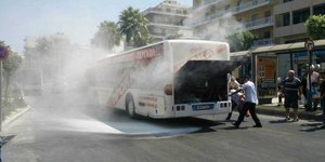 Λεωφορείο πήρε φωτιά στο κέντρο του Ηρακλείου  Φωτογραφία: Cretalive 