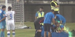 Οπαδοί πέταξαν κροτίδα δίπλα από τραυματισμένο ποδοσφαιριστή [βίντεο]