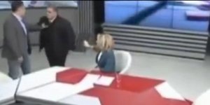 Άγριο ξύλο μεταξύ βουλευτών σε τηλεοπτική εκπομπή στη Γεωργία [βίντεο]