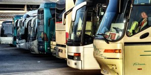 Αλλοδαποί κρατούμενοι μεταφέρθηκαν με το ΚΤΕΛ χωρίς συνοδεία αστυνομικών. Φωτογραφία: Eurokinissi