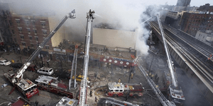 Αυτό είναι το 100 ετών κτίριο – έμβλημα της Νέας Υόρκης που κατέρρευσε από την έ