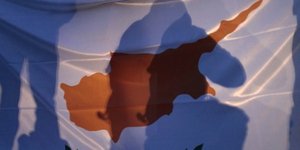 To Bήμα: Ποιοι δύο αρχηγοί κομμάτων έχουν καταθέσεις στην Κύπρο και θα υποστούν
