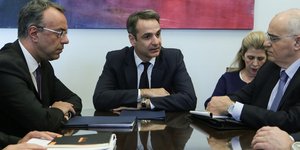 Στιγμιότυπο από προ ημερών συνάντηση του κ. Μητσοτάκη με τραπεζίτες / Φωτογραφία: SOOC