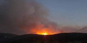 Μαίνεται η φωτιά στα Κύθηρα -Φωτογραφία: kithiraikanea.blogspot