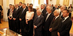 Υπηρεσιακή κυβέρνηση με όλους τους φίλους του Παπαδήμου