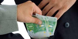 Προσέφερε στην Αστυνομία τις εισπράξεις από τα ναρκωτικά για να μην τον συλλάβου