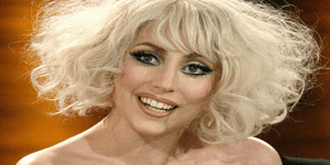 H Lady Gaga βγήκε έξω ντυμένη.. κλόουν [εικόνες]