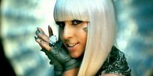 Η Lady Gaga το τολμά και αυτό: Ντύνεται νυφούλα! [εικόνες]