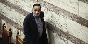 Ο Λαφαζάνης παραδέχεται -εμμέσως πλην σαφώς- σχέδιο δραχμής