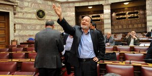 Ομοβροντία κομμάτων για το ξαφνικό κλείσιμο της Ολομέλειας: Οργισμένες ανακοινώσ