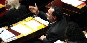 Αγρια κόντρα στη Βουλή για τις εκλογές: Ολοι εναντίον όλων για τοπικές εκλογές κ