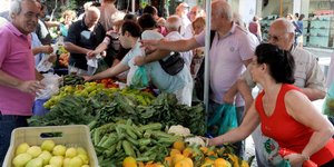Τι αλλάζει στις λαϊκές αγορές: Εφάπαξ η κλήρωση θέσεων και κυκλική μετατόπιση κά