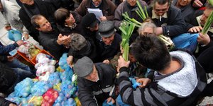 Αναστέλλουν την απεργία τους παραγωγοί και έμποροι λαϊκών αγορών με ευχαριστίες