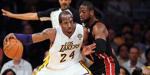 Νίκησαν το Μαϊάμι οι Λέικερς με πρωταγωνιστή τον μασκοφόρο Μπράιαντ [βίντεο]