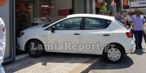 Οδηγός πάρκαρε στην είσοδο καταστήματος (Φωτογραφία: lamiareport)