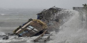 Απίστευτη τραγωδία στις Φιλιππίνες- Ξεπερνούν τους 1.000 οι νεκροί από τον τυφών