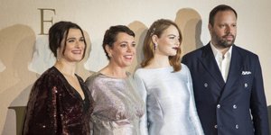Οι πρωταγωνίστριες του «The Favourite» και ο σκηνοθέτης Γιώργος Λάνθιμος /Φωτογραφία: Joel C Ryan/Invision/AP