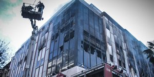 Ολική καταστροφή από την πυρκαγιά στη Β' ΔΟΥ Λάρισας (Φωτογραφία: EUROKINISSI/ΜΙΧΑΛΗΣ ΜΠΑΤΖΙΟΛΑΣ)
