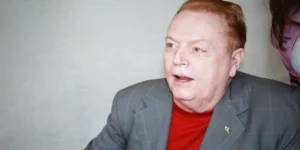 Ο Λάρι Φλίντ θέλει να παγιδεύσει τον Ρόμνεϊ και δίνει 1εκ δολάρια για να το πετύ